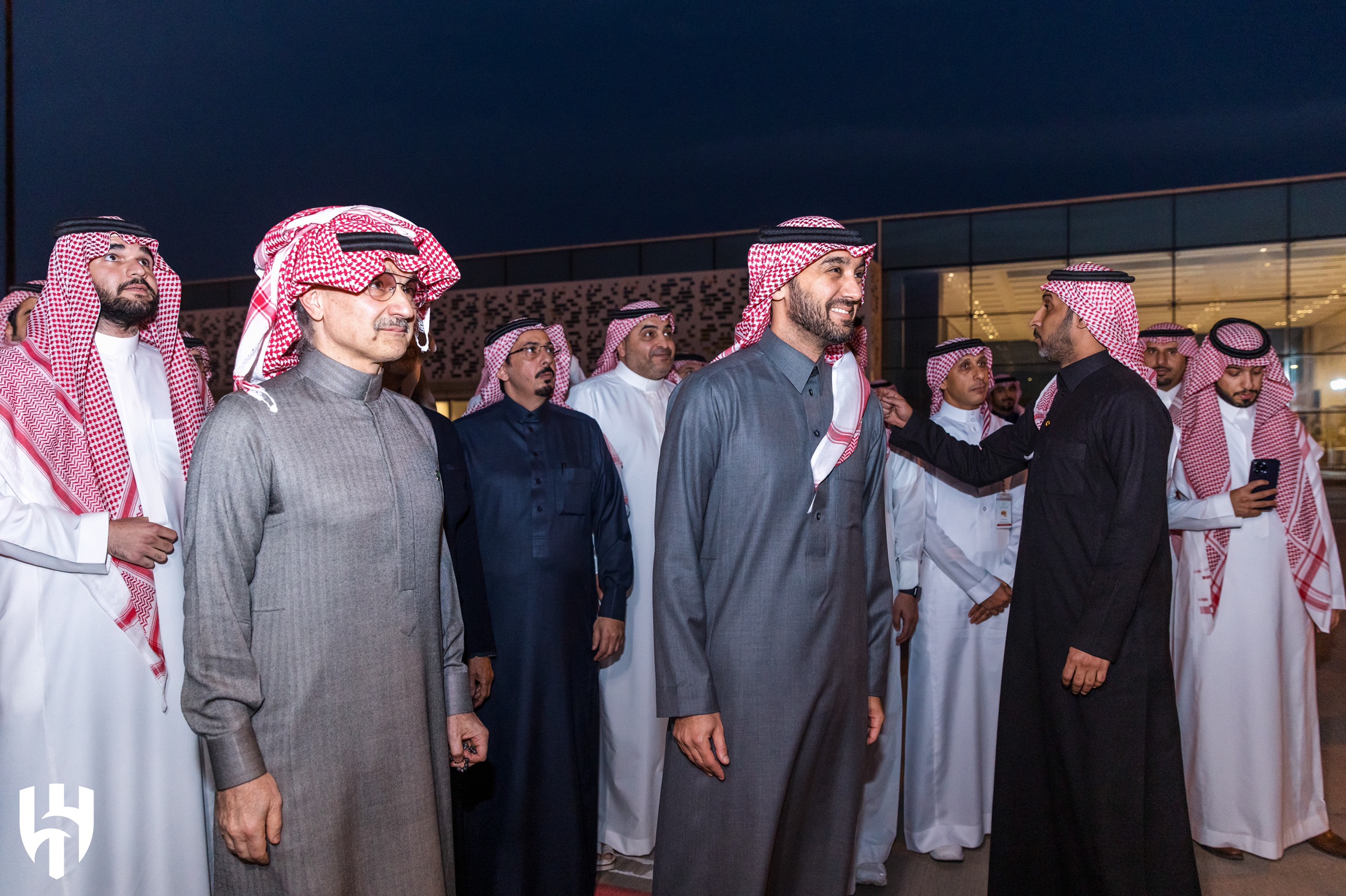 وزيرِ الرياضة يستقبلُ بعثةَ الهلال لدى وصولها إلى مطار الملك خالد الدولي بالرياض