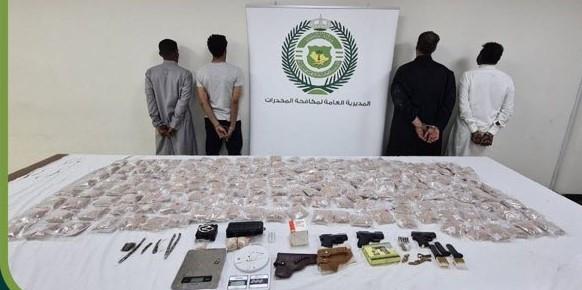 "مكافحة المخدرات": ضبط 4 أشخاص بحوزتهم 190 ألف قرص إمفيتامين بالرياض