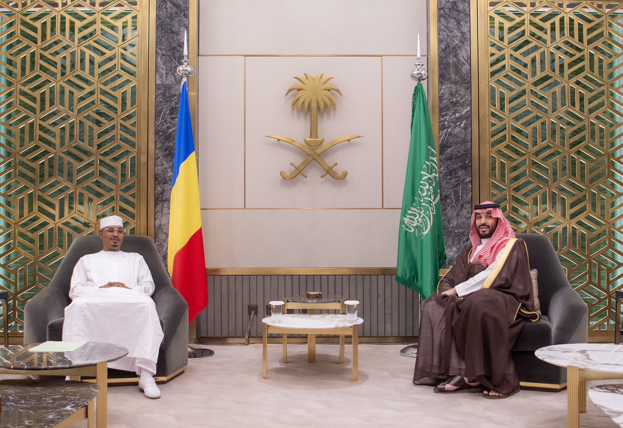 ولي العهد يلتقي رئيس المجلس العسكري الانتقالي في جمهورية تشاد