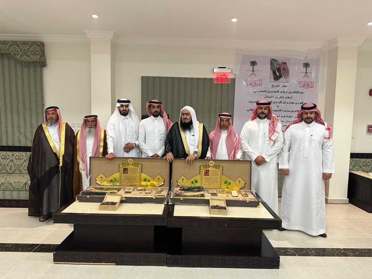 "مواطن" يكرم منقذيْ أحفاده من الغرق بالجبيل الصناعية