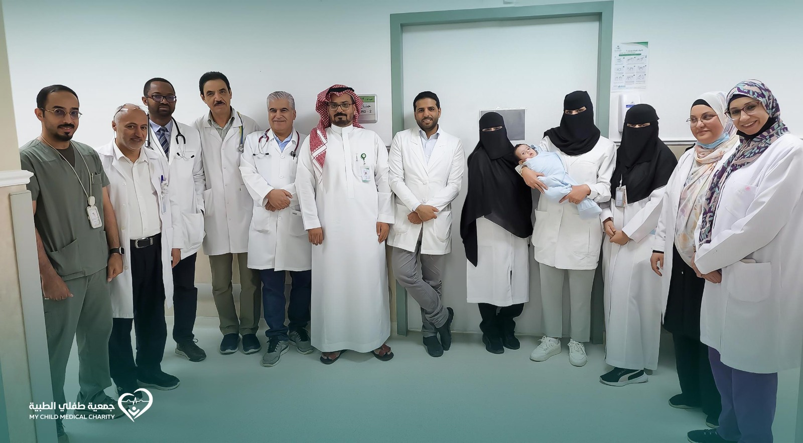 عملية نادرة تعيد الأمل لطفل بالأكل والشرب طبيعياً.. لأول مرة منذ ولادته في تبوك