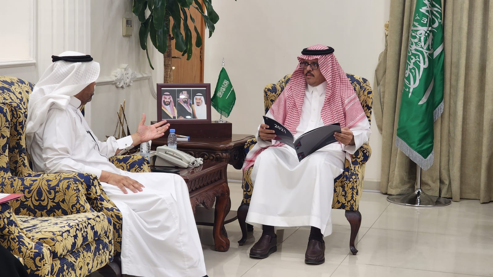 محافظ الجبيل "الداود" يطلع على خدمات مركز بناء الأسر المنتجة "جنى"