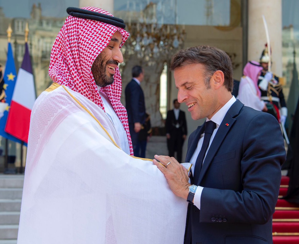 ولي العهد يلتقي رئيس الجمهورية الفرنسية