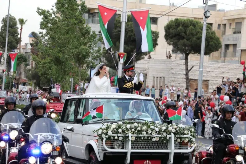جولة الحسين والأميرة رجوة بشوارع العاصمة الأردنية(فيديو)