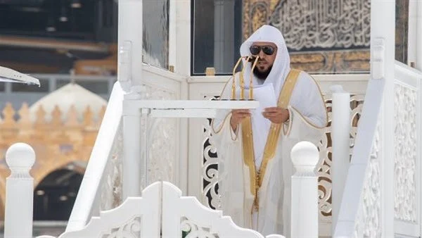 #السديس يؤم المصلين ويستكمل الصلاة الجمعة في المسجد الحرام بعد الشيخ #ماهر_المعيقلي