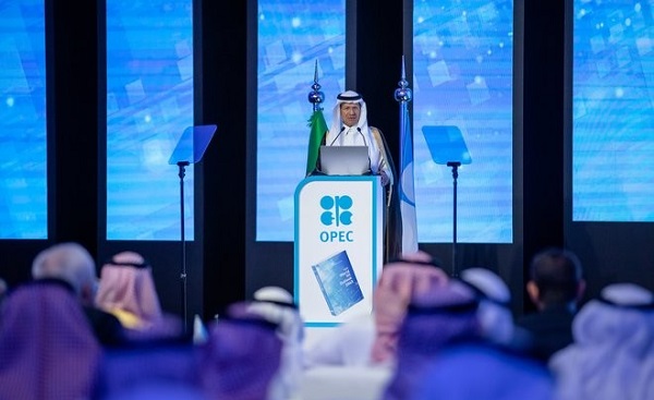 وزير الطاقة : السعودية وجميع أعضاء أوبك يتقاسمون تكلفة براميل النفط بشكل متساو