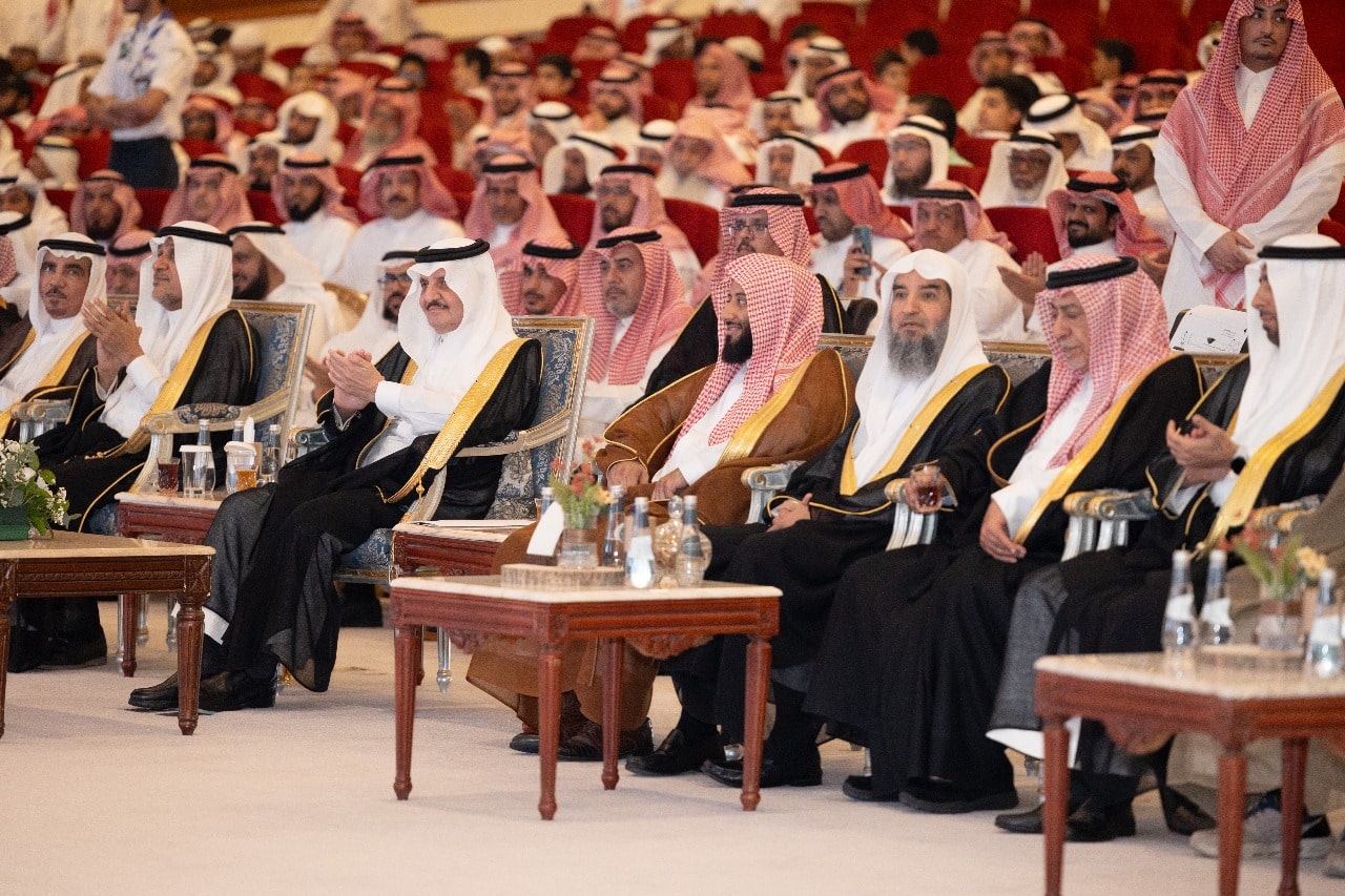 الجبيل .. أمير الشرقية يكرم 333 حافظاً وحافظة لكتاب الله ( فيديو )