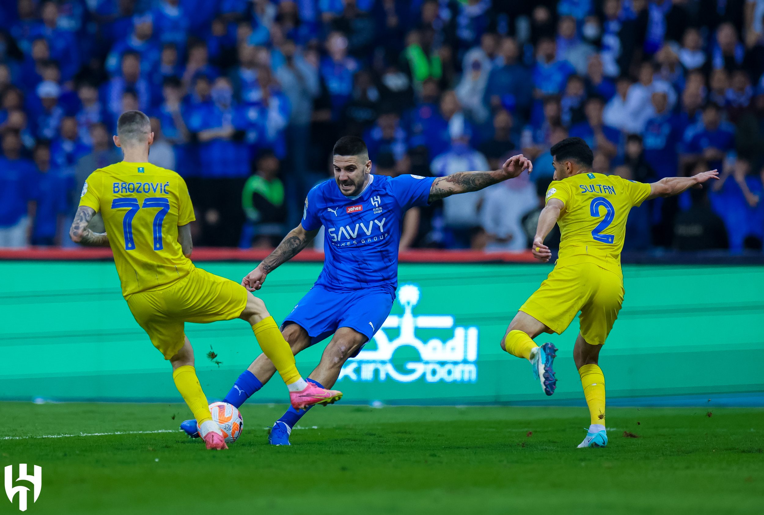 بالفيديو..قطار "كبير آسيا" يتجاوز محطة "النصر" مُحمل بالثلاثة..والعين تشوف