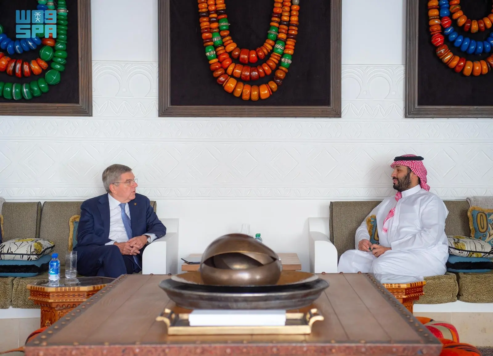 ولي العهد يلتقي برئيس اللجنة الأولمبية الدولية