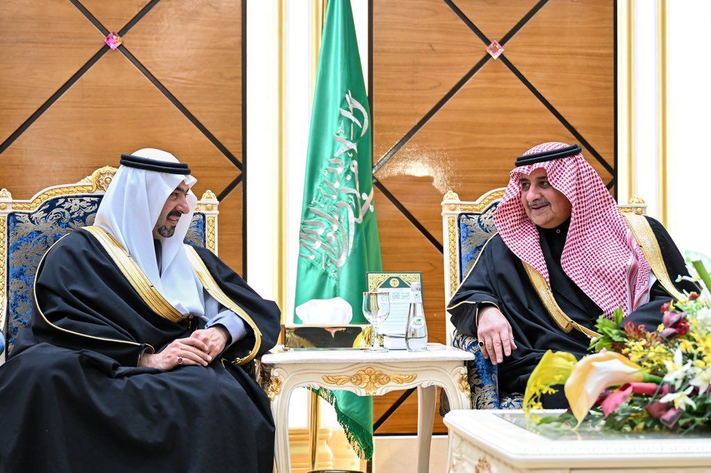 أمير تبوك يستقبلُ نائبِه في مطار الأمير سلطان بن عبدالعزيز