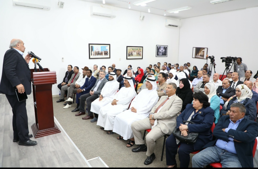 خمس شعراء ينشدون للحب والجمال في سادس أيام "الشارقة للشعر العربي"