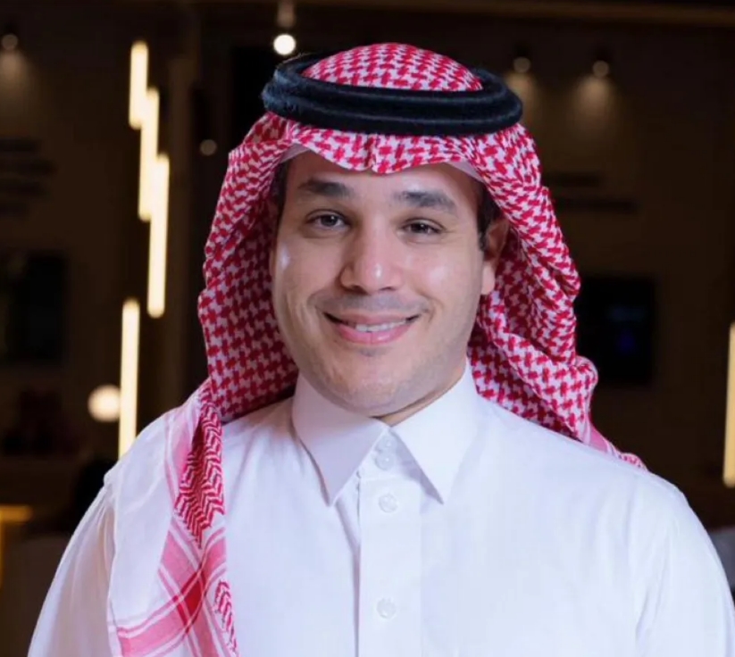 عضوان الأحمري رئيسًا لهيئة الصحفيين السعوديين.. وفيصل عباس نائبًا