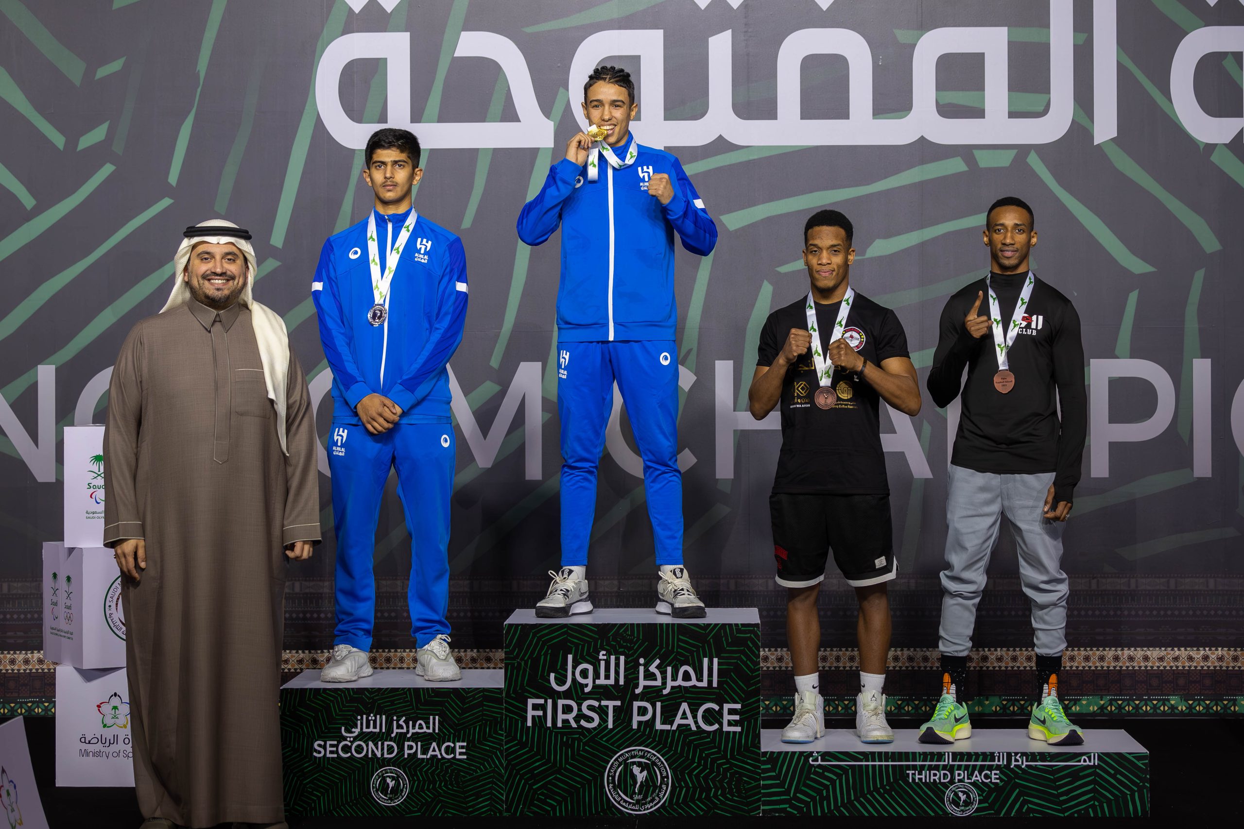 بن جــلوي وابن منصــور يتوجان أبطـال المــلاكمة التايلندية