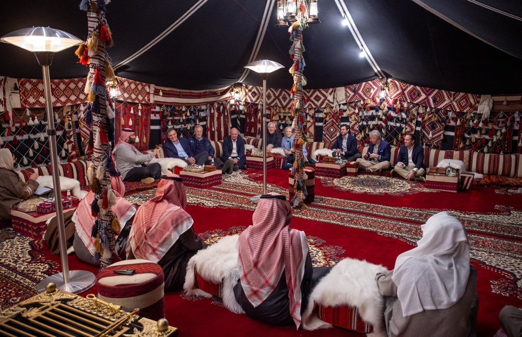 ولي العهد يستقبل رئيس وأعضاء لجنة الاستخبارات بمجلس الشيوخ الأمريكي
