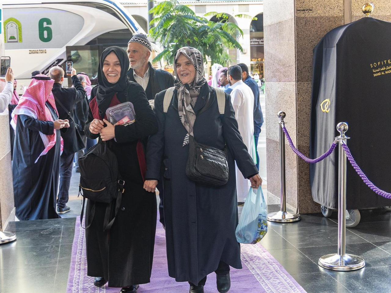 اكتمال وصول الدفعة الثانية من ضيوف خادم الحرمين الشريفين لبرنامج العمرة والزيارة إلى المدينة المنورة