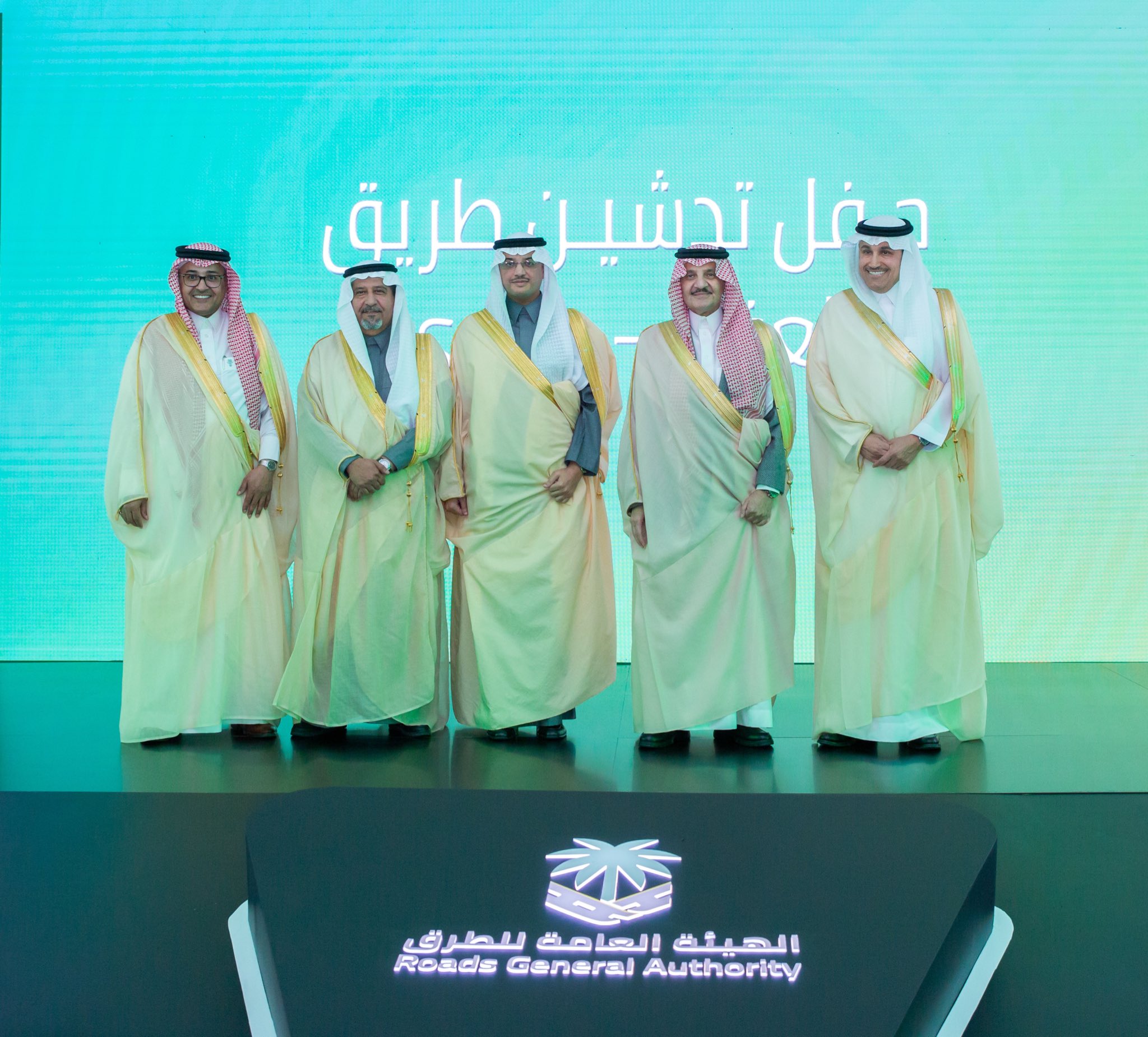 بالفيديو والصور..أمير الشرقية‬⁩ يدشن طريق (الظهران – العقير - سلوى)