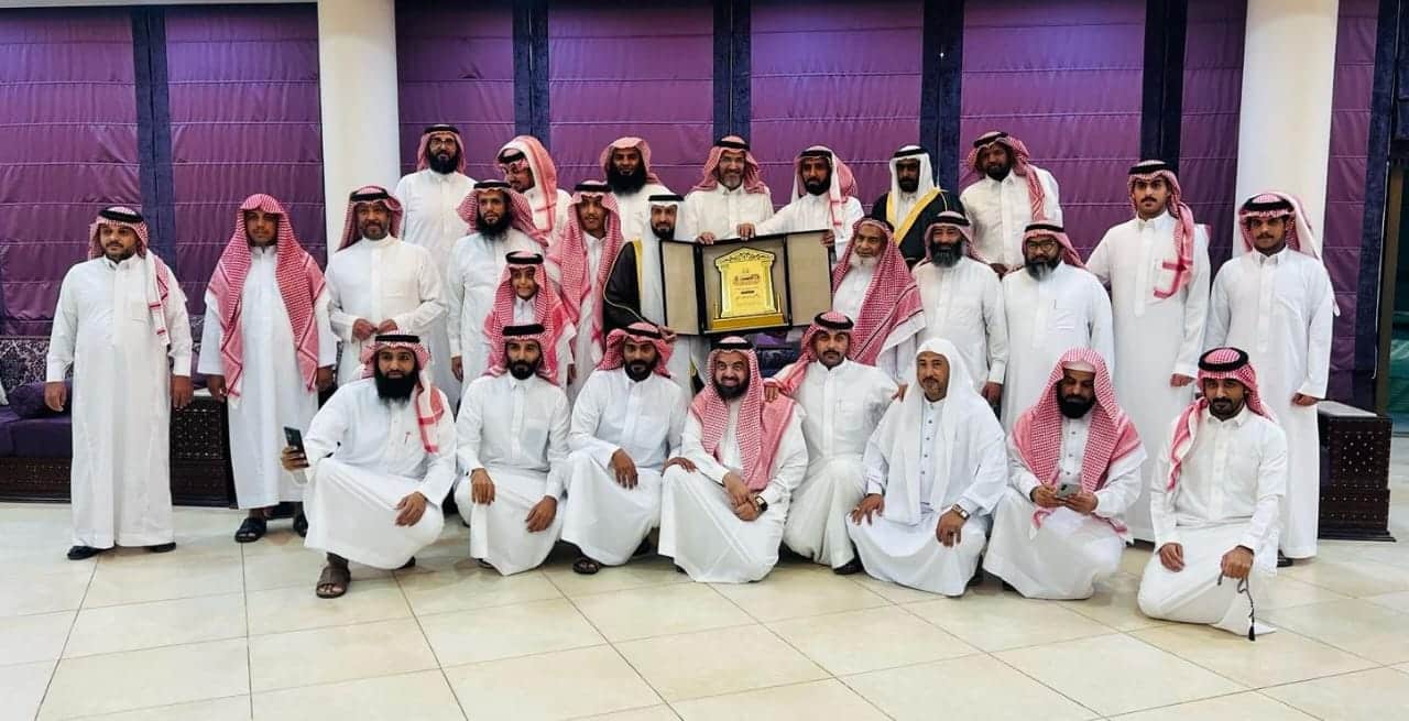 الجبيل الصناعية..جامع عائشة يحتفي بالإمام "سهلي" بنيله الدكتوراه