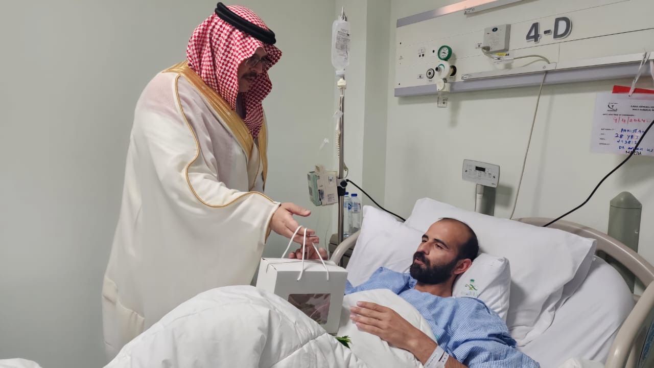 محافظ الجبيل "الداود" يزور المرضى ويستقبل المهنئين بعيد الفطر المبارك
