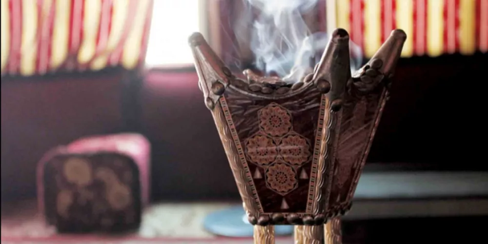 استنشاق دخان البخور بإفراط خلال العيد يقلل نسبة وصول الأكسجين للدماغ