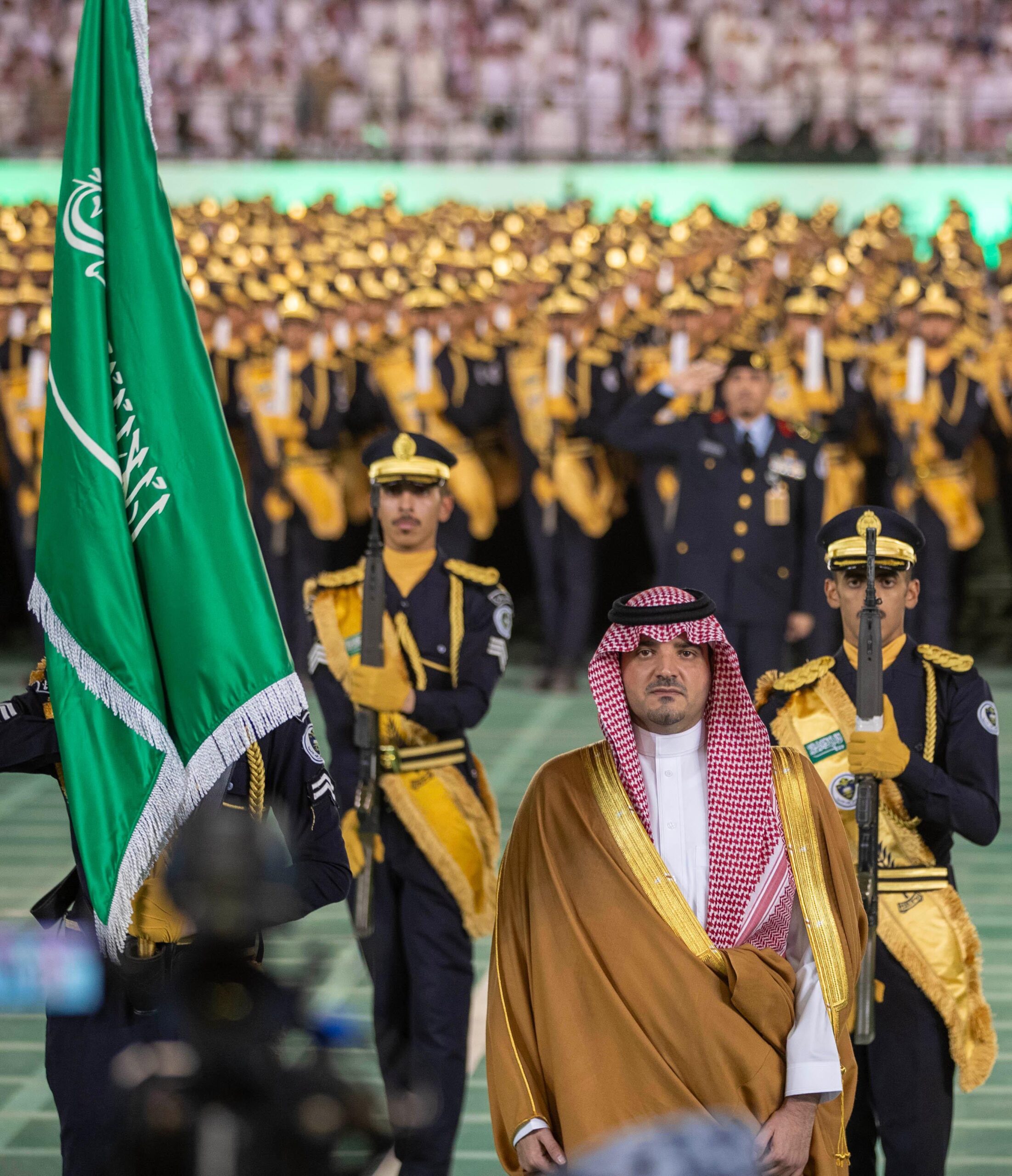 برعاية عبدالعزيز بن سعود.. لقطات من تخريج 1410 طلاب بكلية الملك فهد