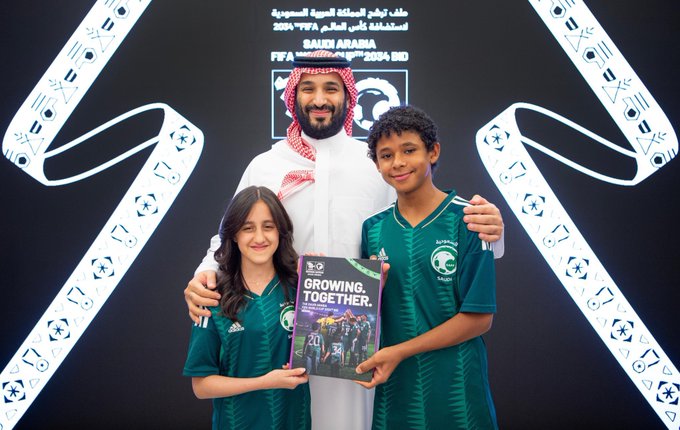 ولي العهد يبارك استكمال السعودية للإجراءات النهائية لملف استضافة كأس العالم 2034