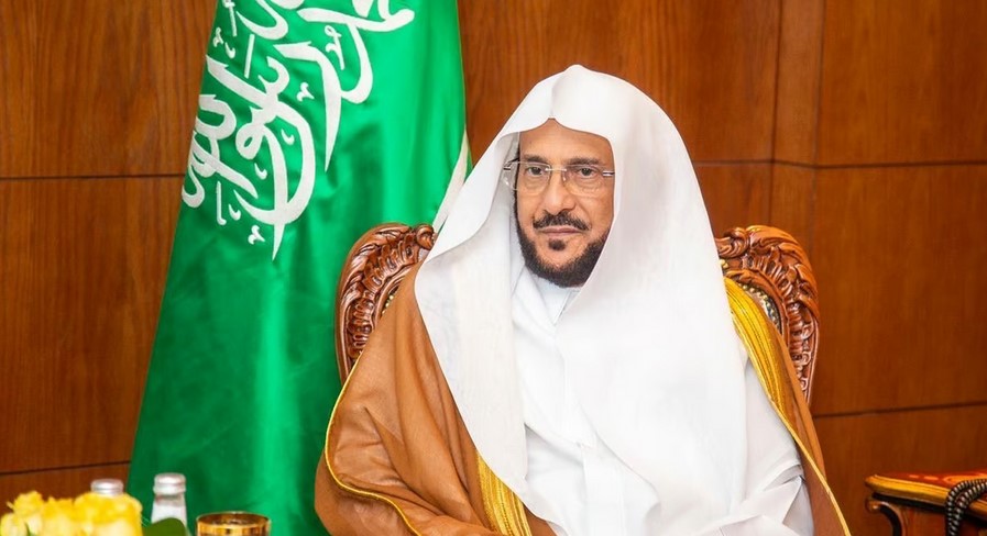 "آل الشيخ": السعوديون لا يهتمون بالذباب! فهم مشغولون في البناء والإحسان