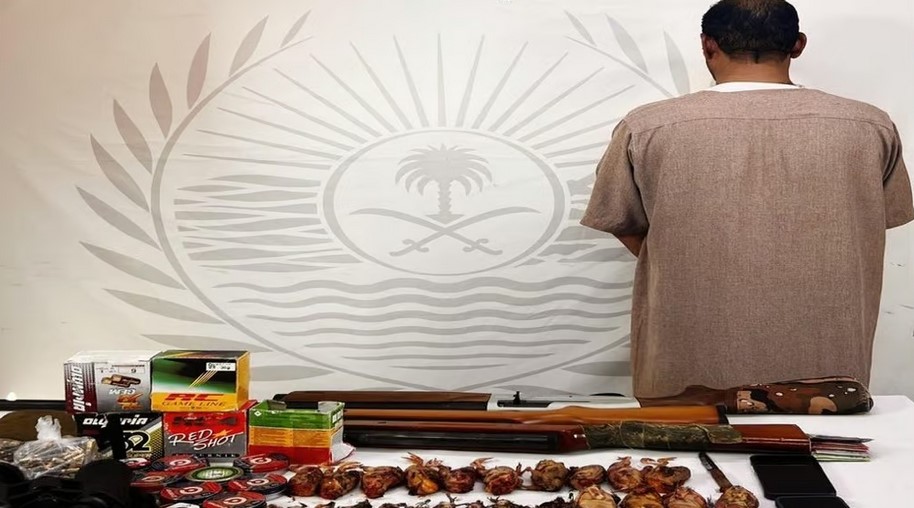 قوات الأمن البيئي تقبض على مخالف لارتكابه الصيد في أماكن محظورة بمحمية الملك عبدالعزيز الملكية