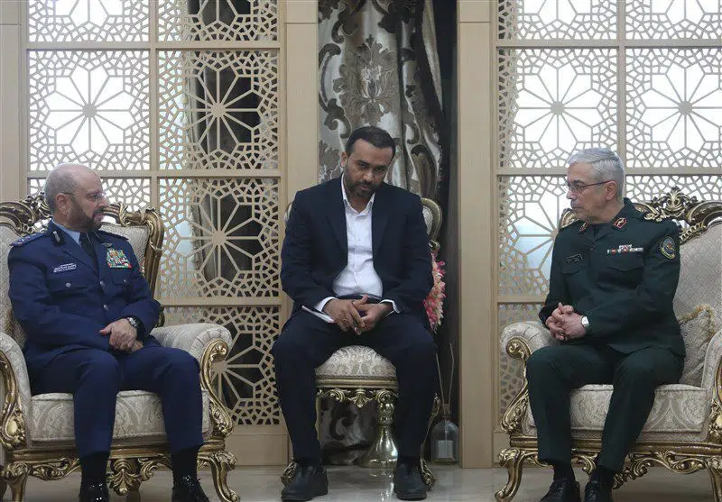 الفريق الرويلي في إيران لبحث تطوير العلاقات العسكرية والدفاعية