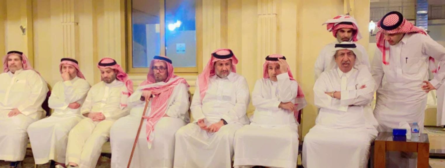"السعود" يستقبل المعزين في وفاة والدته