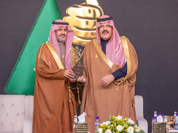 الأمير عبدالعزيز بن سعد يتوج صحة حائل بجائزة "بصمة"