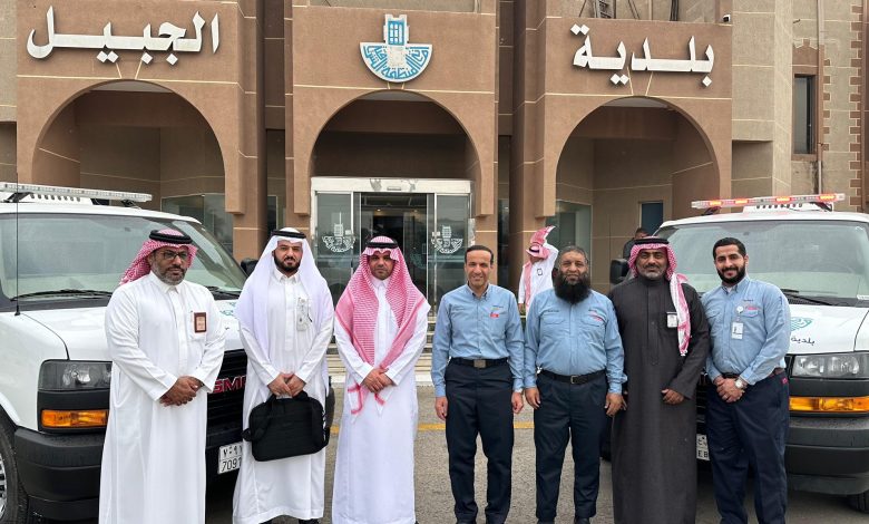 "بر" سابك تسليم سيارات "نقل الموتى" إلى بلدية الجبيل