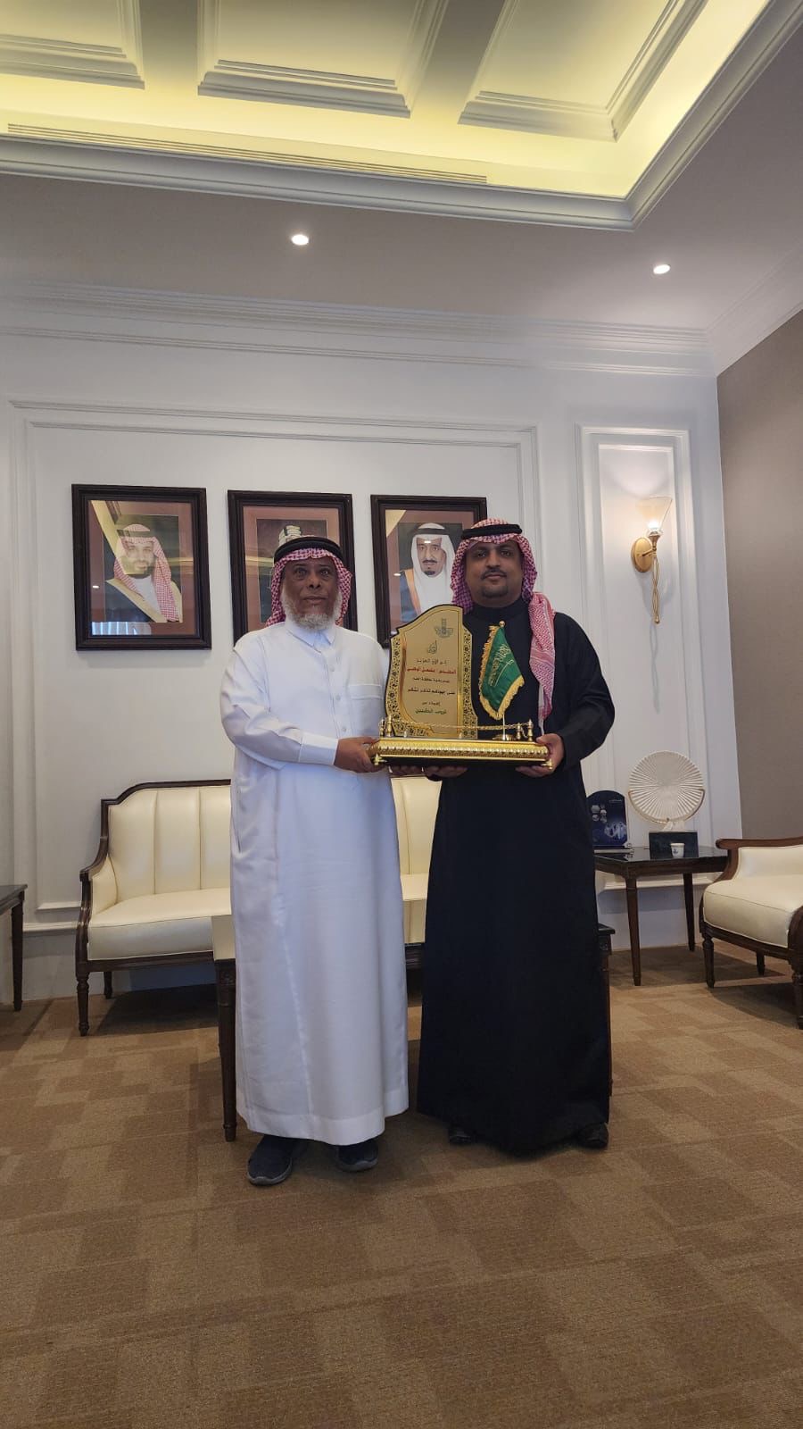 النهدي يكرم رئيس بلدية الخبر المهندس مشعل الحربي