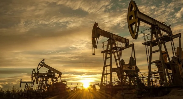 انخفاض العقود الآجلة لخام برنت 0.37 % إلى 76.02 دولار للبرميل