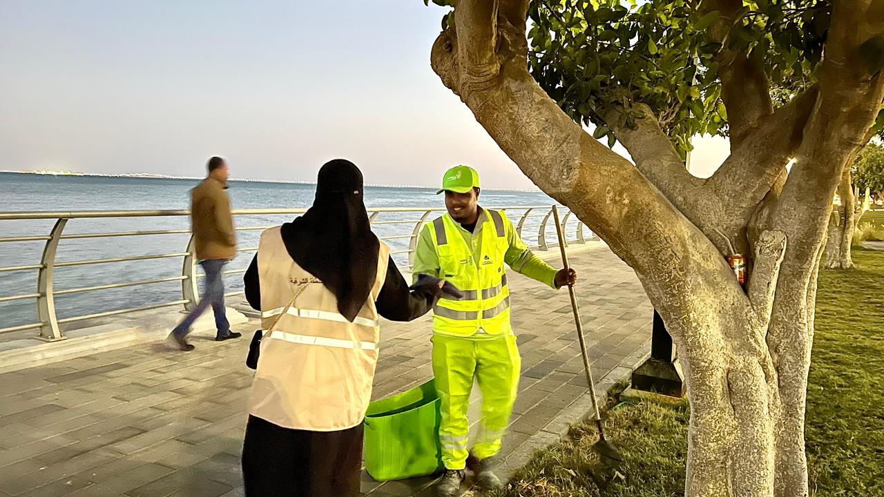 استمرار حملة “دفء ووقار” لتوزيع الكسوات الشتوية في المنطقة الشرقية