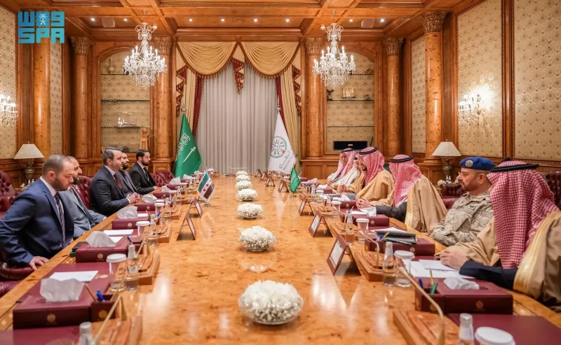 خالد بن سلمان: بحثت مع الوفد السوري سبل دعم العملية السياسية الانتقالية
