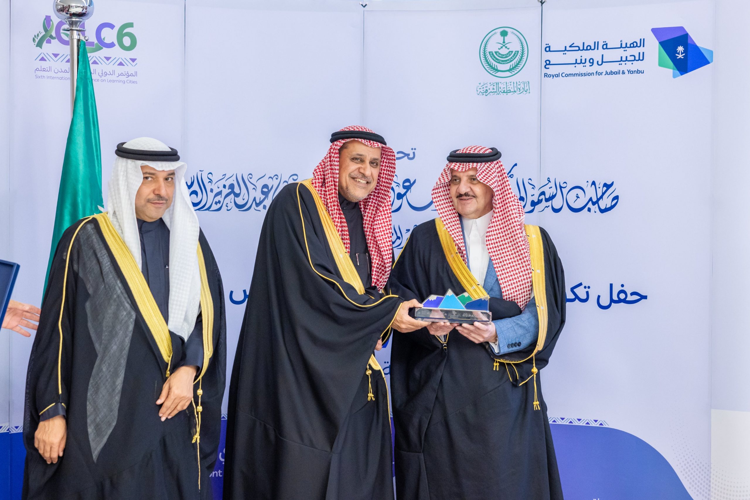 أمير المنطقة الشرقية يكرم الجهات الراعية للمؤتمر الدولي السادس لمدن التعلم
