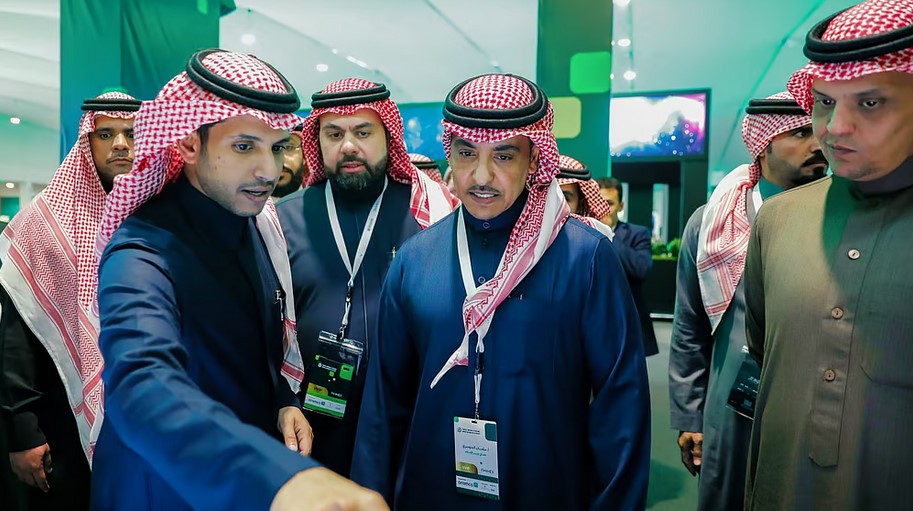 وزير الإعلام يطلع على "رتم" أول منصة "سعودية - عربية" لإدارة المنصات الإعلامية