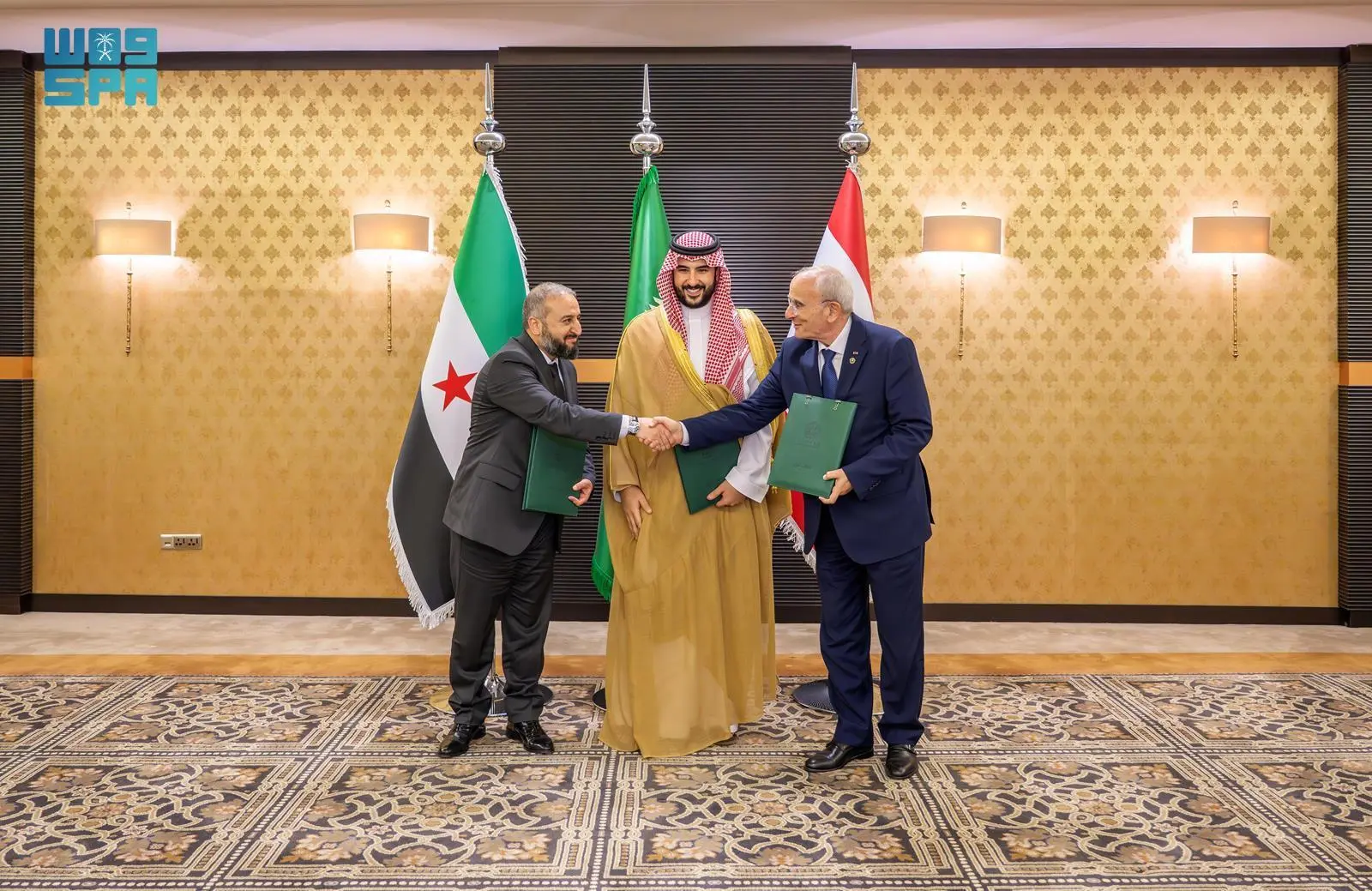 "السعودية" تستضيف اجتماعًا بين وزير الدفاع السوري ونظيره اللبناني