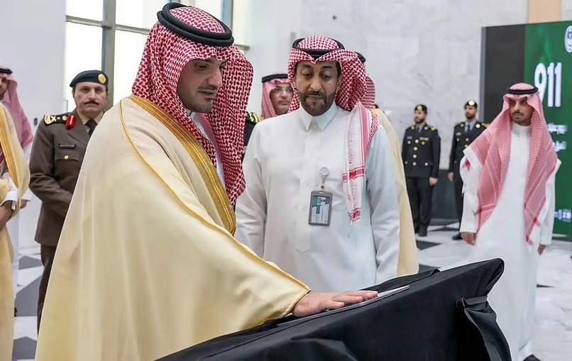 وزير الداخلية يُدشِّن مركز عمليات "911" بالمدينة المنورة..