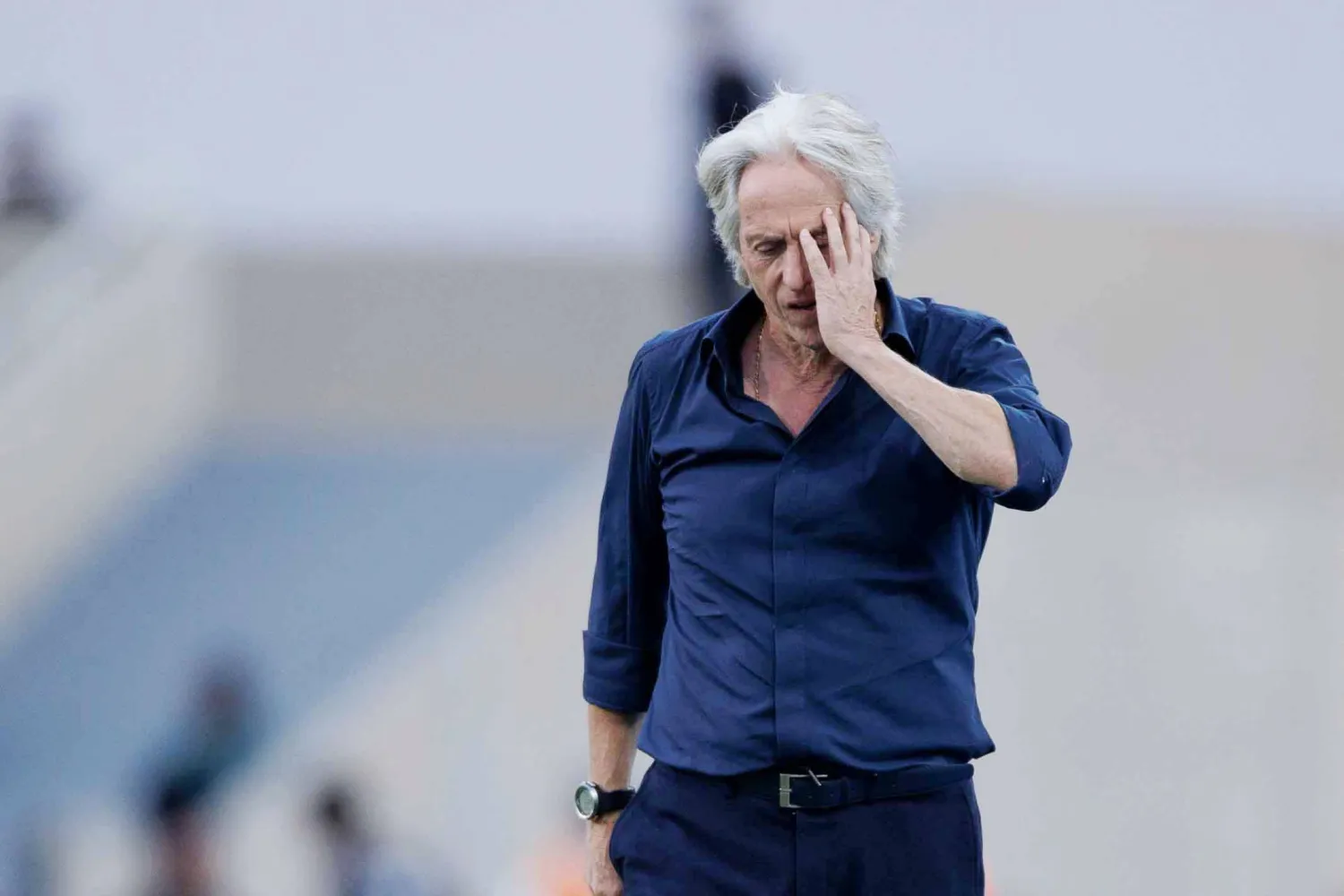 "خيسوس" يواجه غضب لاعبي الهلال.. أزمة في غرف الملابس