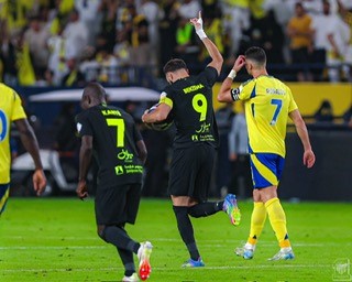 الاتحاد يحقق فوزاً صعباً على النصر.. الهلال يكسب الرائد بخمسة أهداف
