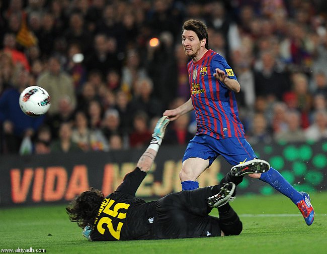 ميسي يقود برشلونة لفوز كبير
