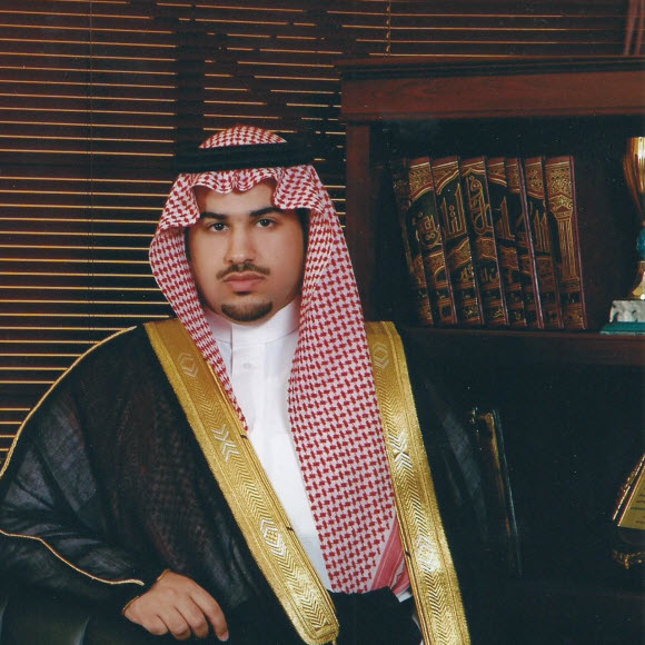 الشيخ فيصل بن منصور أبوثنين يحصل على الماجستير