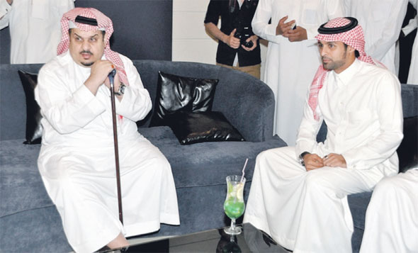 افتتاح مقهى ياسر القحطاني: حضور ملكي وجمعيات خيرية